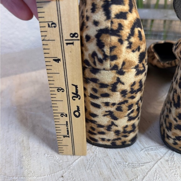 Charlotte Russe leopard print block heels with an ankle strap. Women’s size 10 - Picture 6 of 9